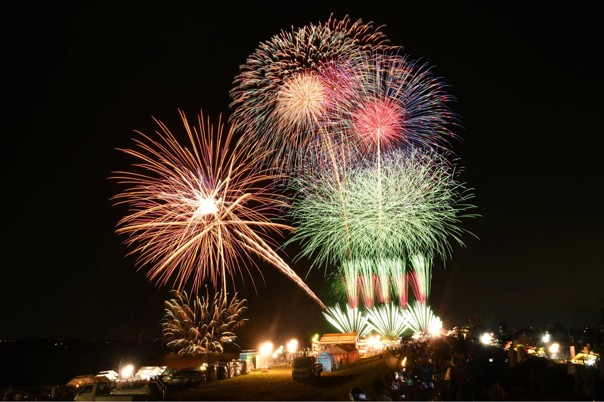 千代田の祭 川せがきの花火