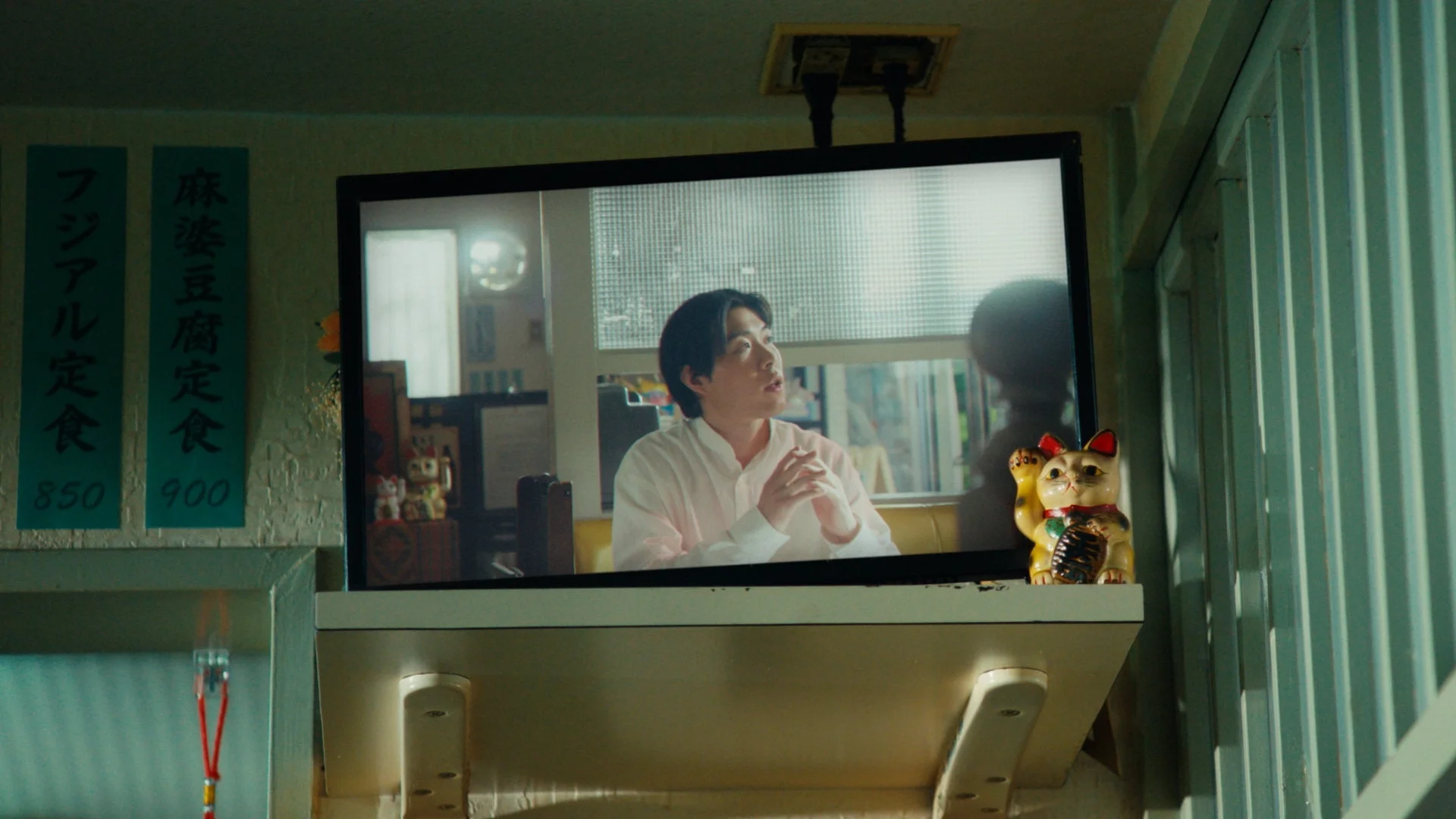 テレビでCMが流れる様子