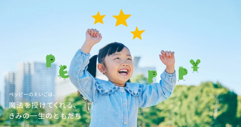 笑顔の女の子とキャラクター